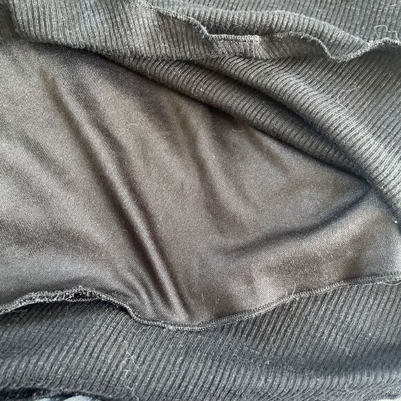 GUESS Ribbed Crop Top Tank Cami Size Small Black EUC Women’s Cropped Pointed Hem - Picture 4 of 5